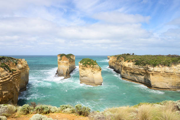 Explore Australia’s Great Ocean Road: Attractions, Tips & Tours